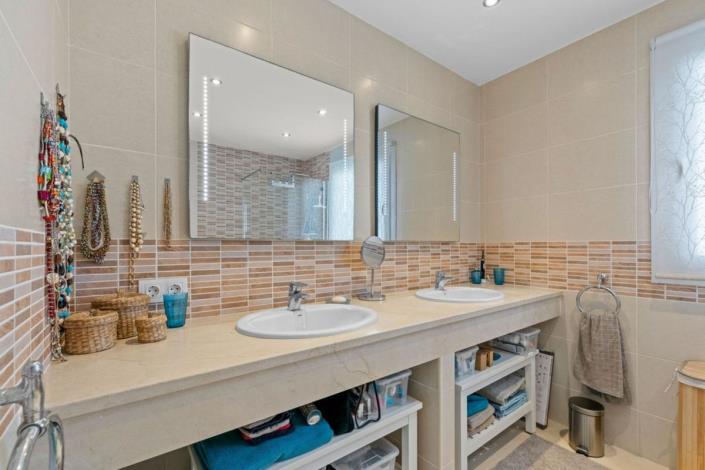 Image No.9-4 Bed Townhouse for sale