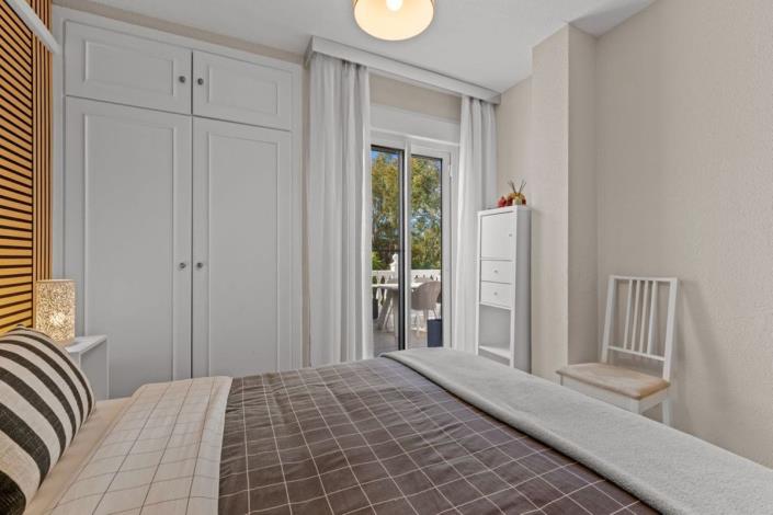 Image No.12-4 Bed Townhouse for sale