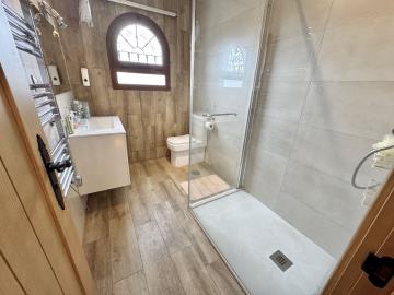 16-ec67b526875bf0124b6ce4328a754439