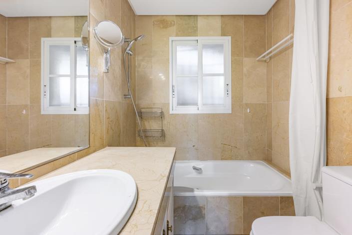 Image No.8-3 Bed Townhouse for sale