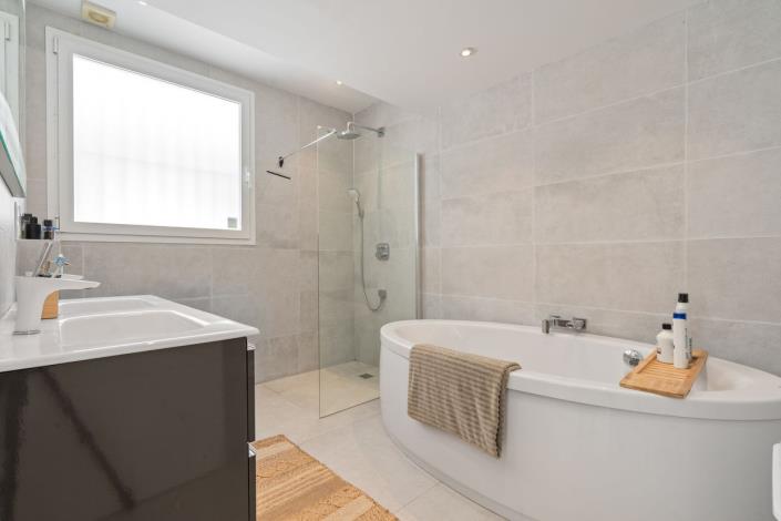 Image No.9-3 Bed Villa / Detached for sale