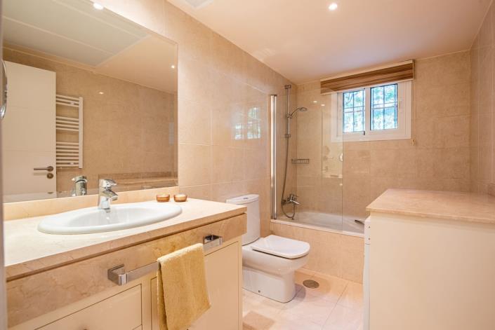 Image No.9-3 Bed Apartment for sale