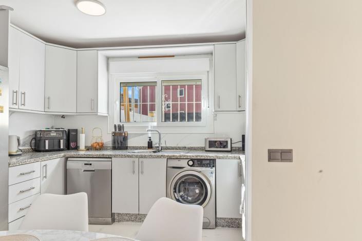 Image No.5-5 Bed Townhouse for sale