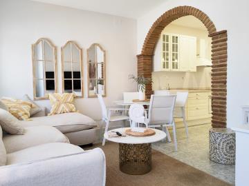 2-5bd7b9d04b45e33852eaf0ec6670150d