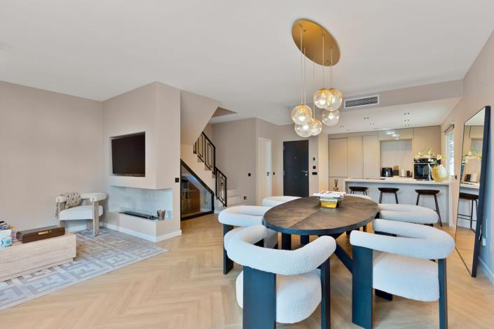 Image No.2-4 Bed Townhouse for sale