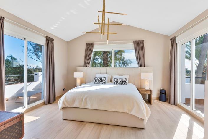 Image No.7-4 Bed Townhouse for sale