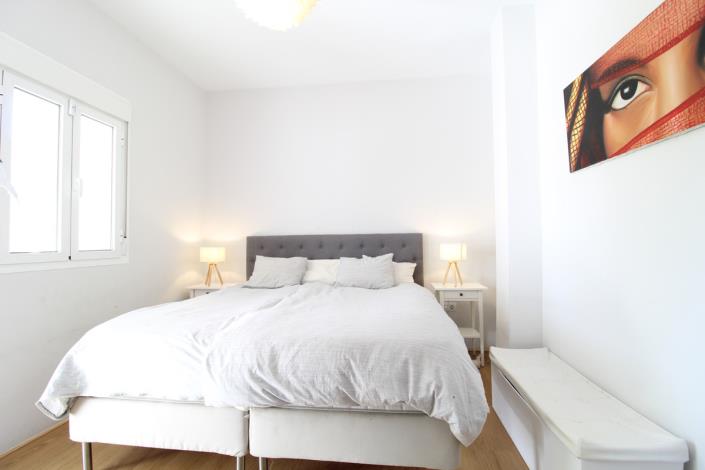 Image No.9-3 Bed House for sale