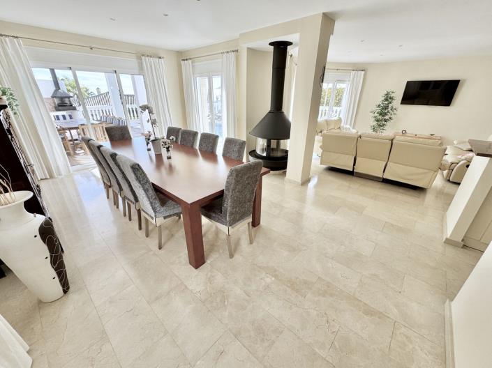 Image No.5-5 Bed Villa / Detached for sale