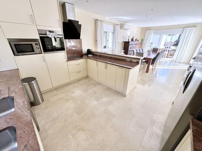 Image No.6-5 Bed Villa / Detached for sale