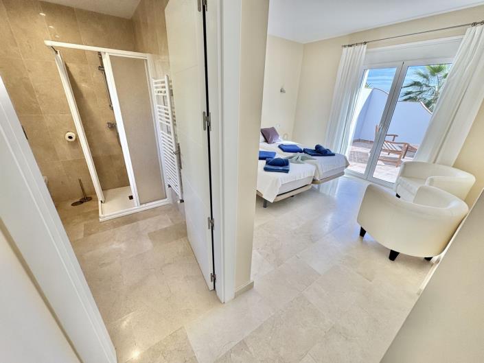 Image No.10-5 Bed Villa / Detached for sale