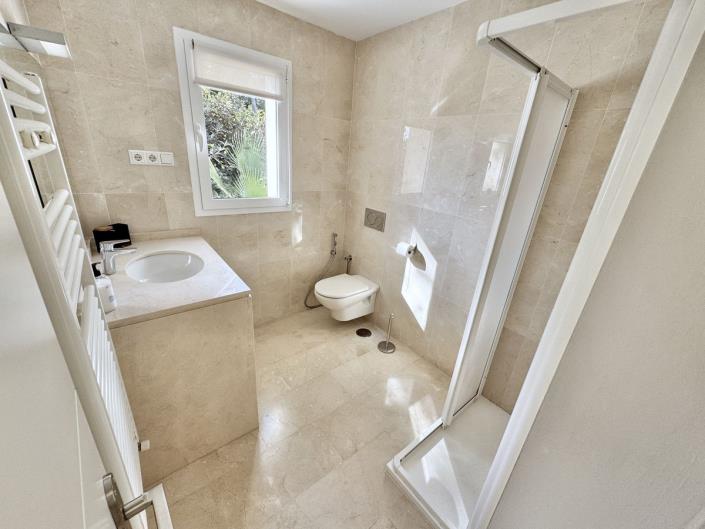 Image No.18-5 Bed Villa / Detached for sale