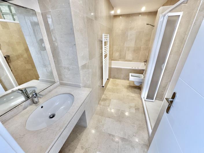 Image No.20-5 Bed Villa / Detached for sale