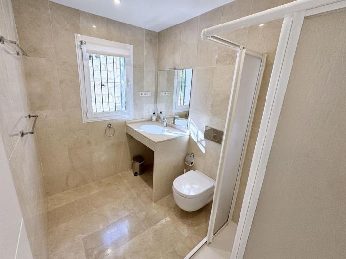 Image No.22-5 Bed Villa / Detached for sale