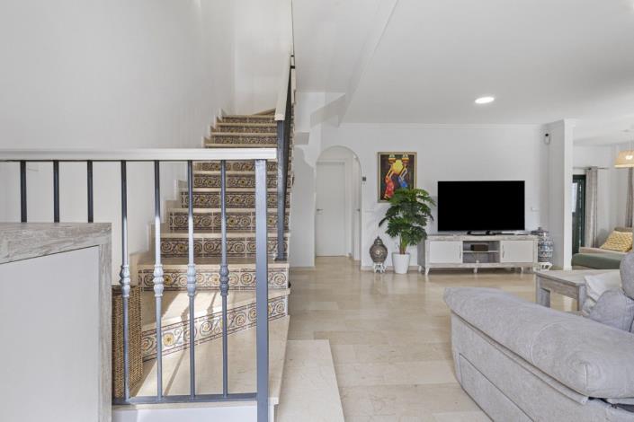 Image No.6-3 Bed House for sale