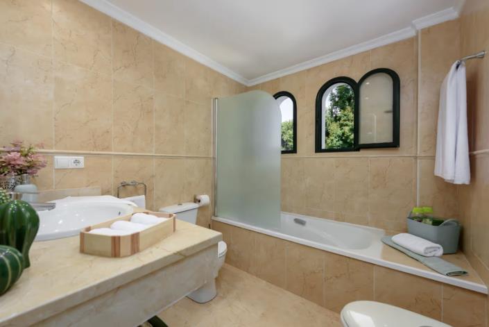 Image No.12-3 Bed House for sale