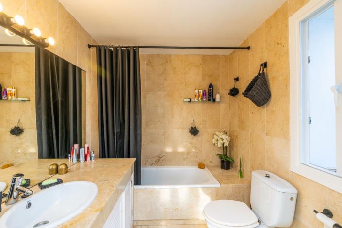 Image No.12-2 Bed Apartment for sale