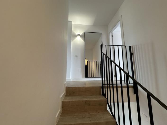 Image No.11-2 Bed Townhouse for sale