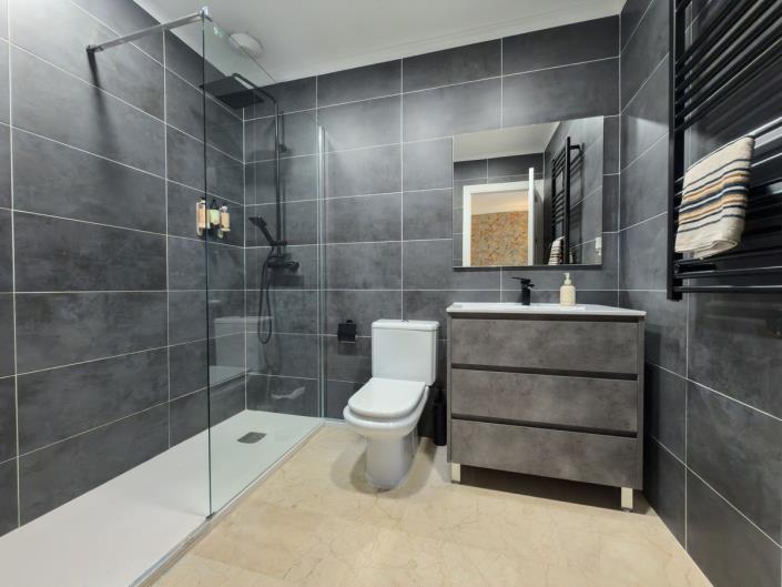 Image No.20-4 Bed Apartment for sale