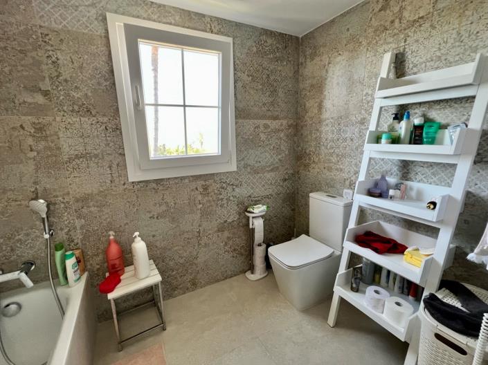 Image No.20-4 Bed Townhouse for sale