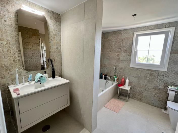 Image No.19-4 Bed Townhouse for sale