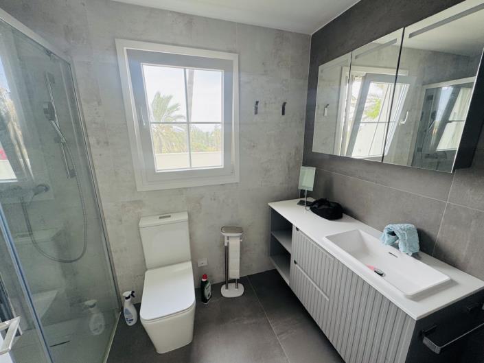 Image No.21-4 Bed Townhouse for sale