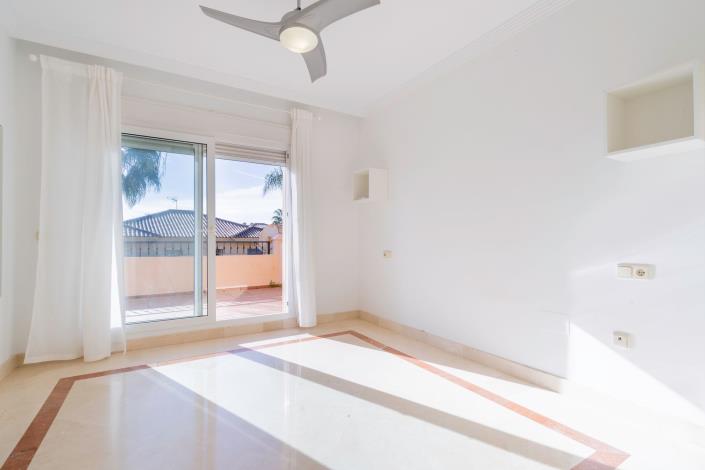 Image No.9-3 Bed House for sale