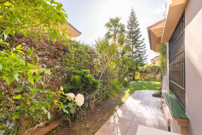 Image No.17-3 Bed House for sale