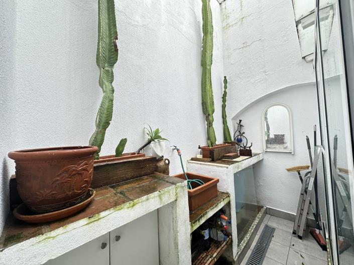 Image No.12-1 Bed Apartment for sale