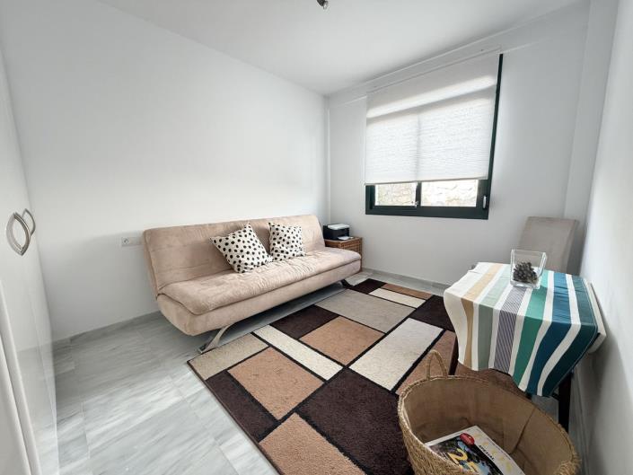 Image No.12-3 Bed Semi-Detached for sale