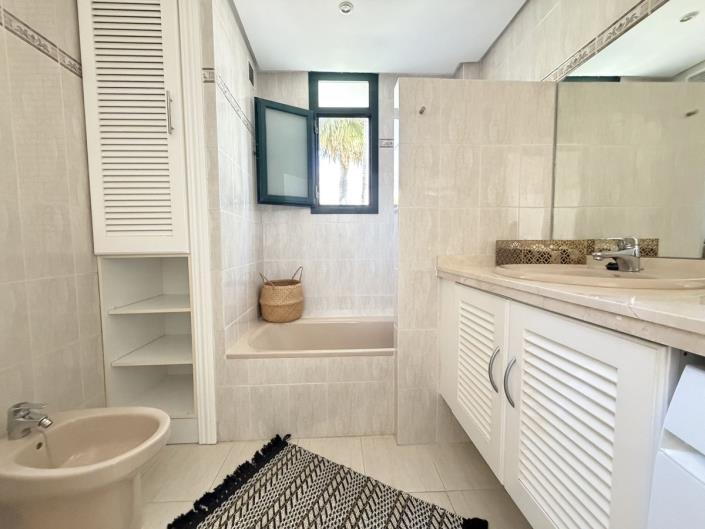 Image No.16-3 Bed Semi-Detached for sale