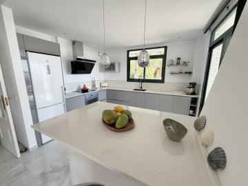 10-bb915d1cb19341576dcdc994b81ab9c5