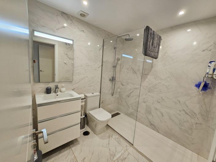 Image No.13-4 Bed Townhouse for sale