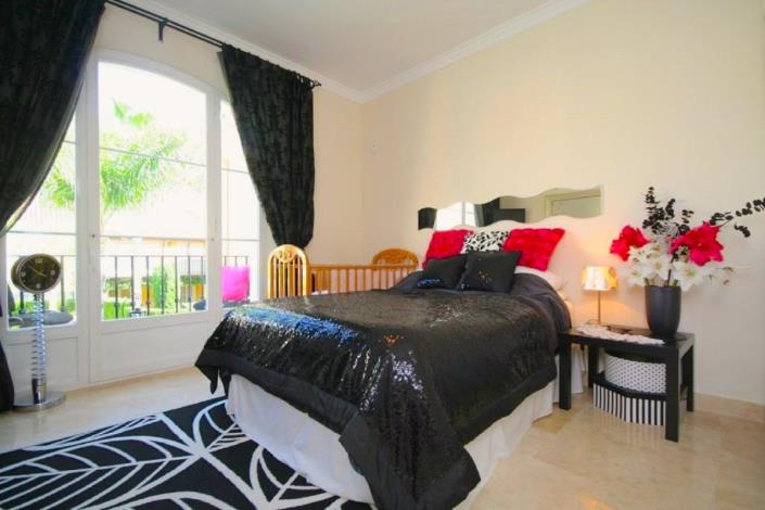 Image No.11-3 Bed Semi-Detached for sale