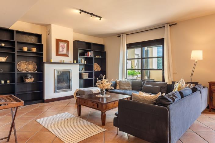 Image No.2-4 Bed Townhouse for sale