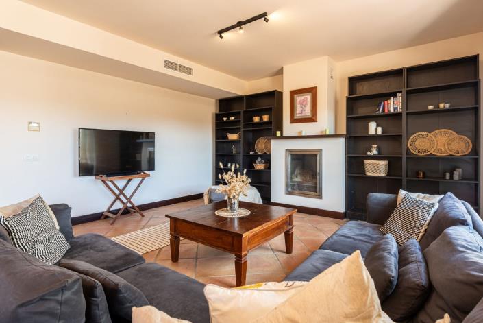 Image No.3-4 Bed Townhouse for sale