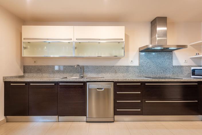 Image No.12-4 Bed Townhouse for sale