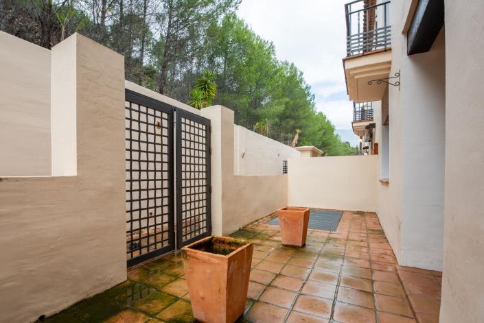 Image No.25-4 Bed Townhouse for sale