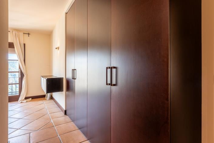 Image No.16-4 Bed Townhouse for sale