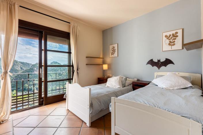 Image No.19-4 Bed Townhouse for sale