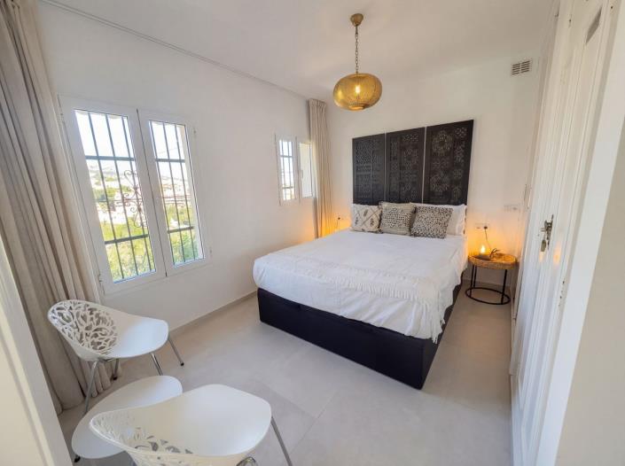 Image No.8-2 Bed Villa / Detached for sale