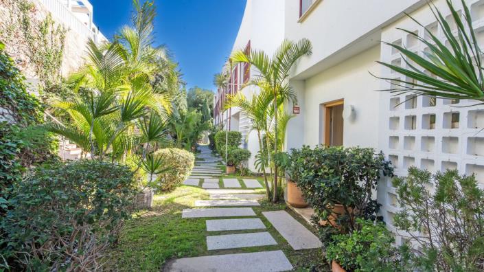 Image No.17-4 Bed Semi-Detached for sale