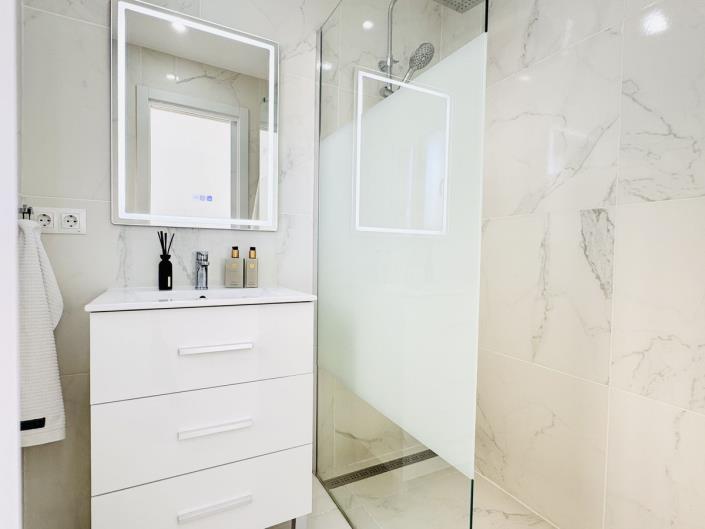 Image No.13-2 Bed Townhouse for sale