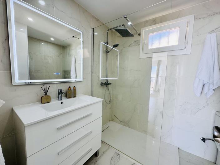 Image No.16-2 Bed Townhouse for sale