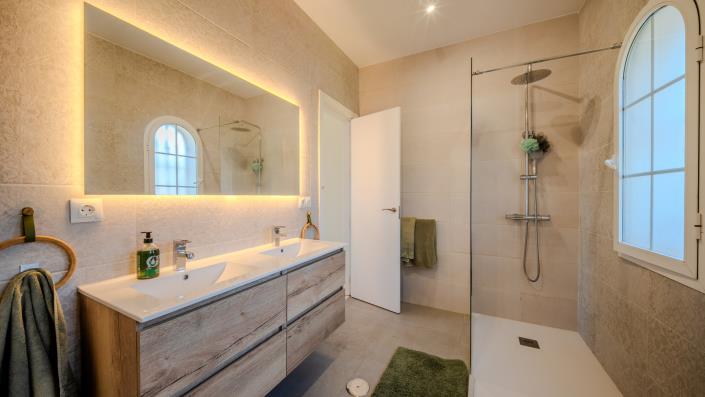 Image No.12-3 Bed Villa / Detached for sale