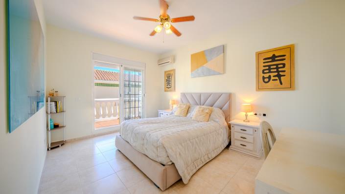 Image No.15-3 Bed Villa / Detached for sale