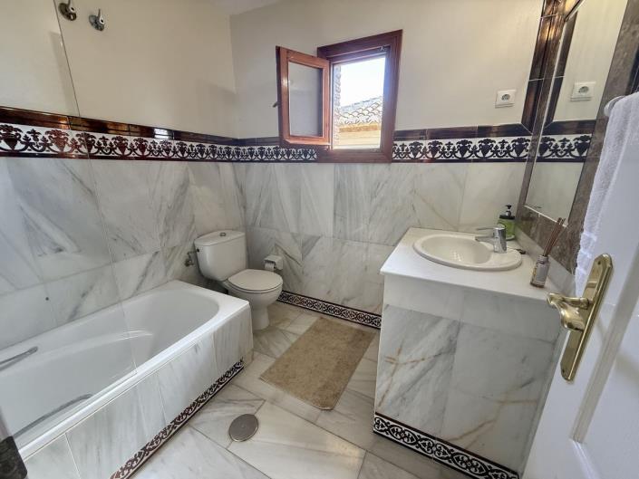 Image No.13-2 Bed Townhouse for sale