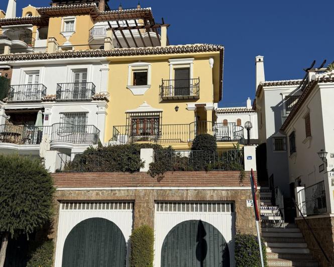 Image No.20-2 Bed Townhouse for sale