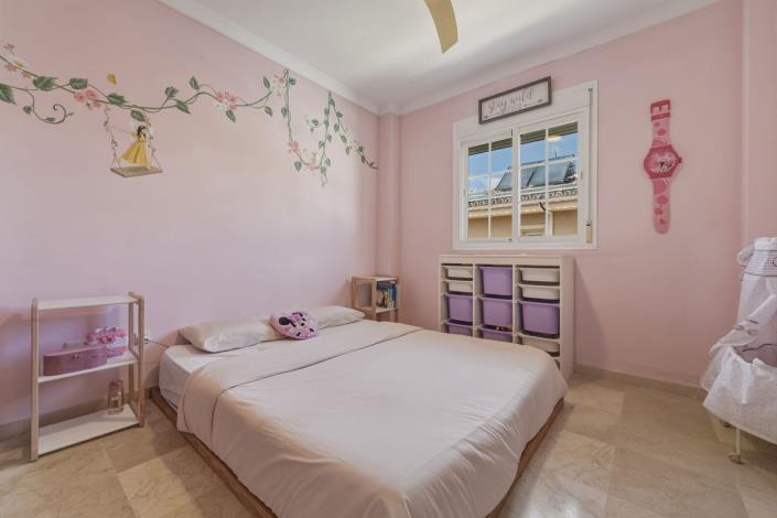 Image No.12-5 Bed Villa / Detached for sale