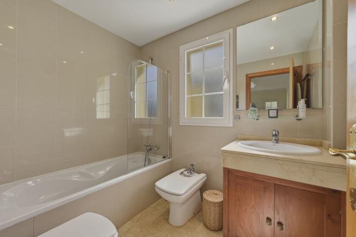 Image No.17-5 Bed Villa / Detached for sale