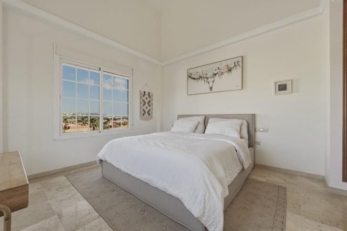 Image No.19-5 Bed Villa / Detached for sale